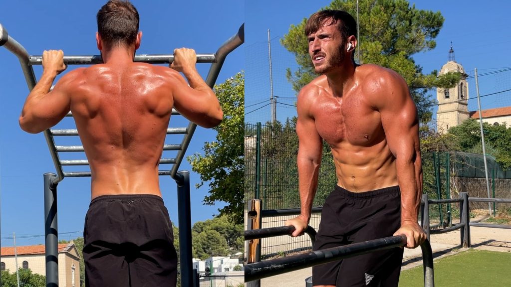 Homme enchaînant les tractions et les dips dans un parc de Street Workout