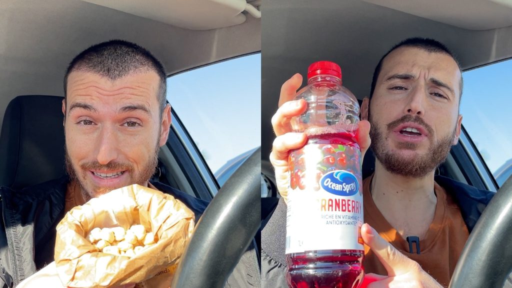 Photo scindé avec un homme montrant un sachet de noix de cajou à gauche et une bouteille de jus de cranberry à droite assis dans une voiture