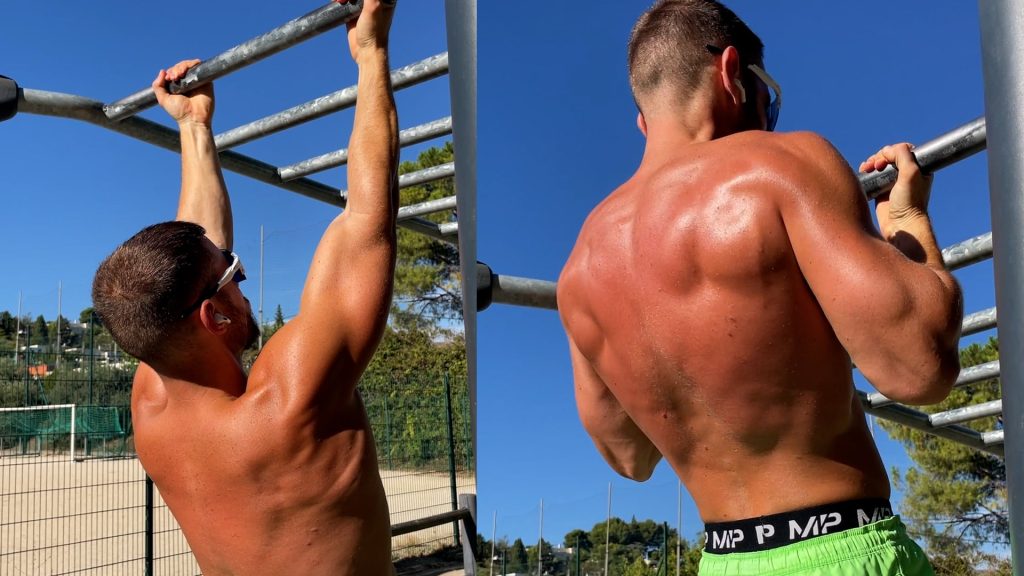 Homme exécutant des tractions prise supination dans un parc de street workout